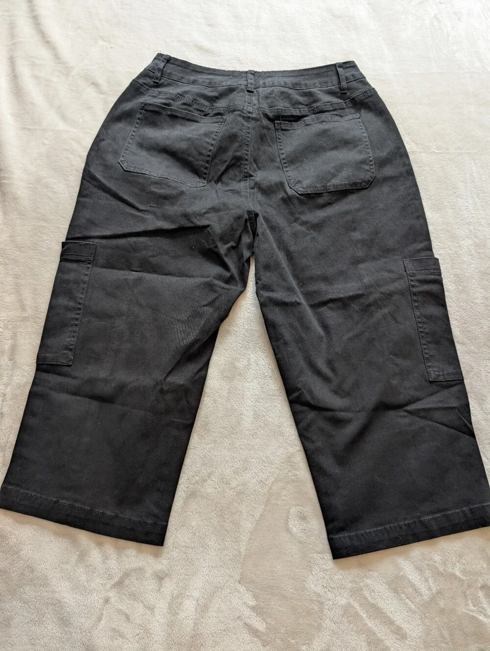 Flamingals Stitch Detail Aide Pockets Midwaist Straight Leg Capri Pants NWT Med